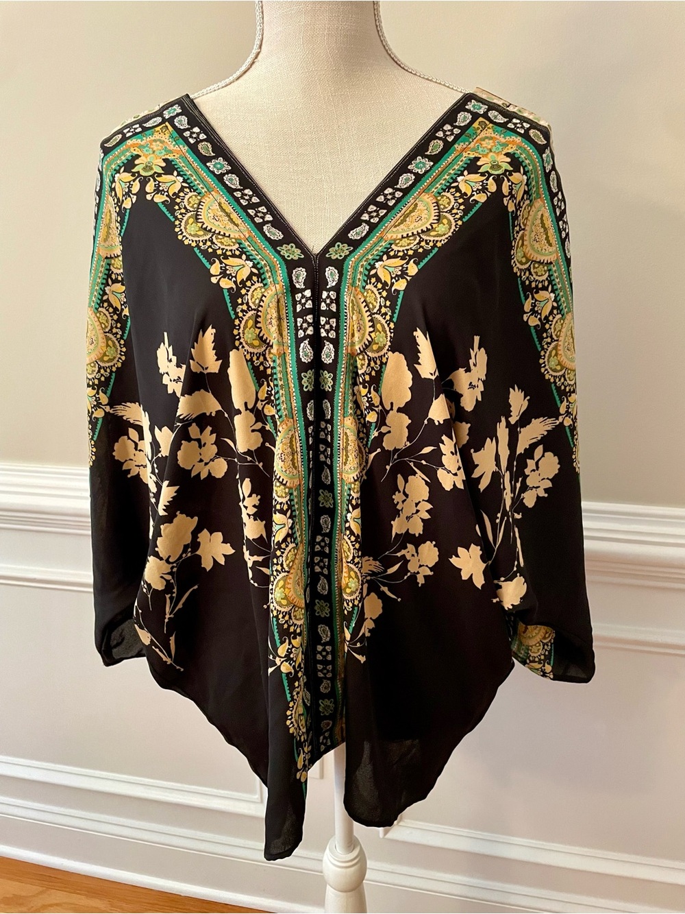 Rose & Olive Black / Green Floral V Neck Boho Tunic Blouse Size Medium